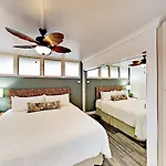 Hale Ono Loa 210