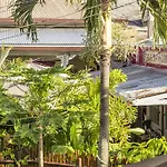 Nalu Kai Lodge Paia Hotel
