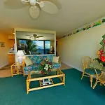 Aston Paki Maui