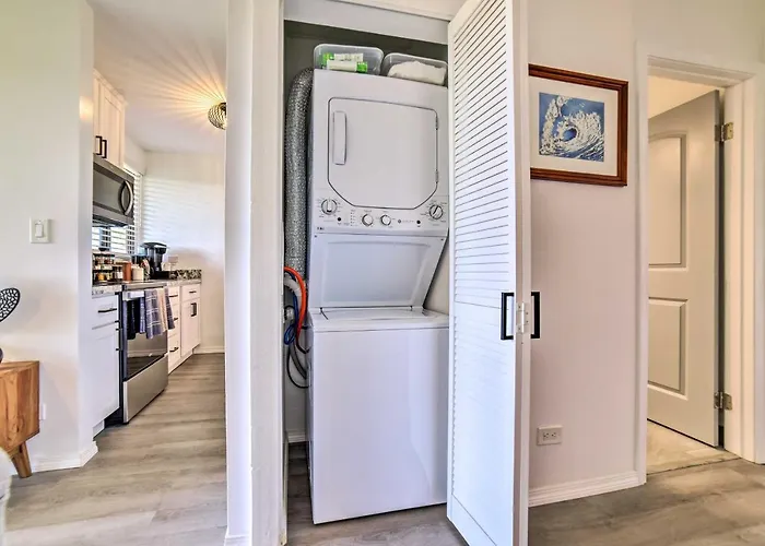 Lahaina Condo With Balcony Walk To Beaches