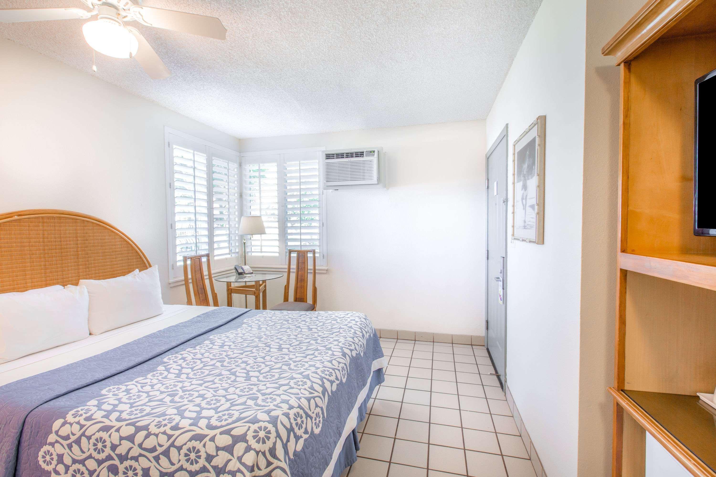 Days By Wyndham Maui Oceanfront 2*