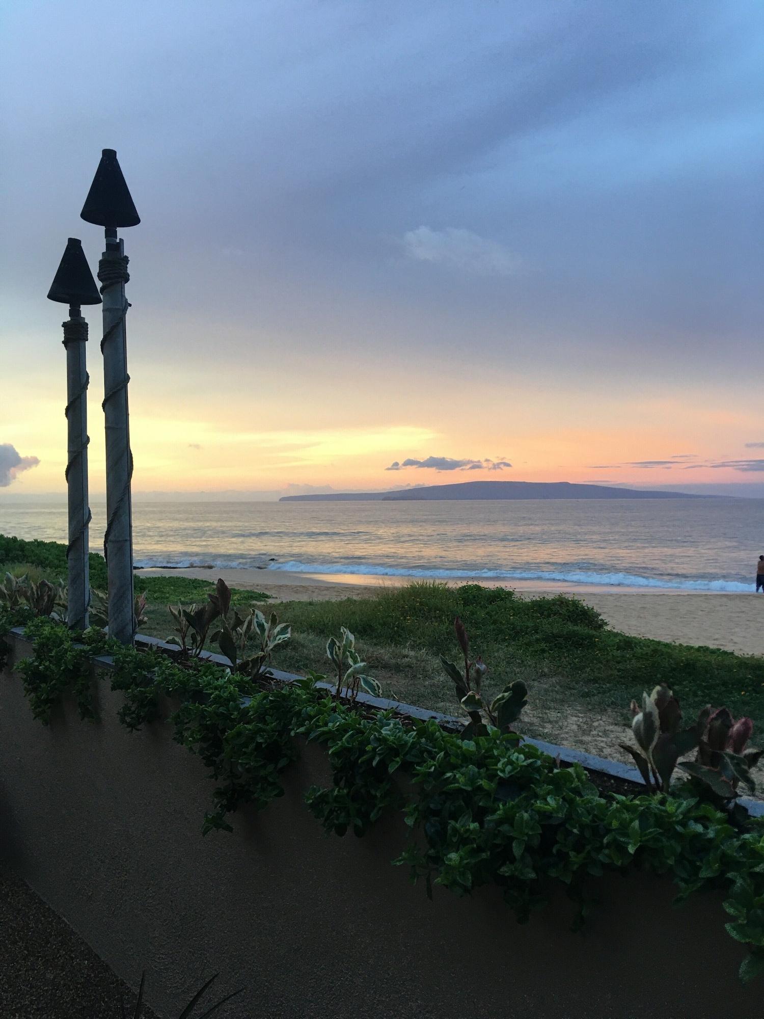 Hotel Days By Wyndham Maui Oceanfront