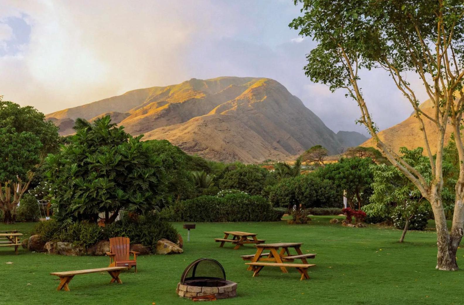 Luxury tent Embark On A Journey Through Maui With Aloha Glamp's Jeep And Rooftop Tent Allows To Discover Diverse Campgrounds, Unveiling The Island's Beauty From Unique Perspectives Each Day Paia