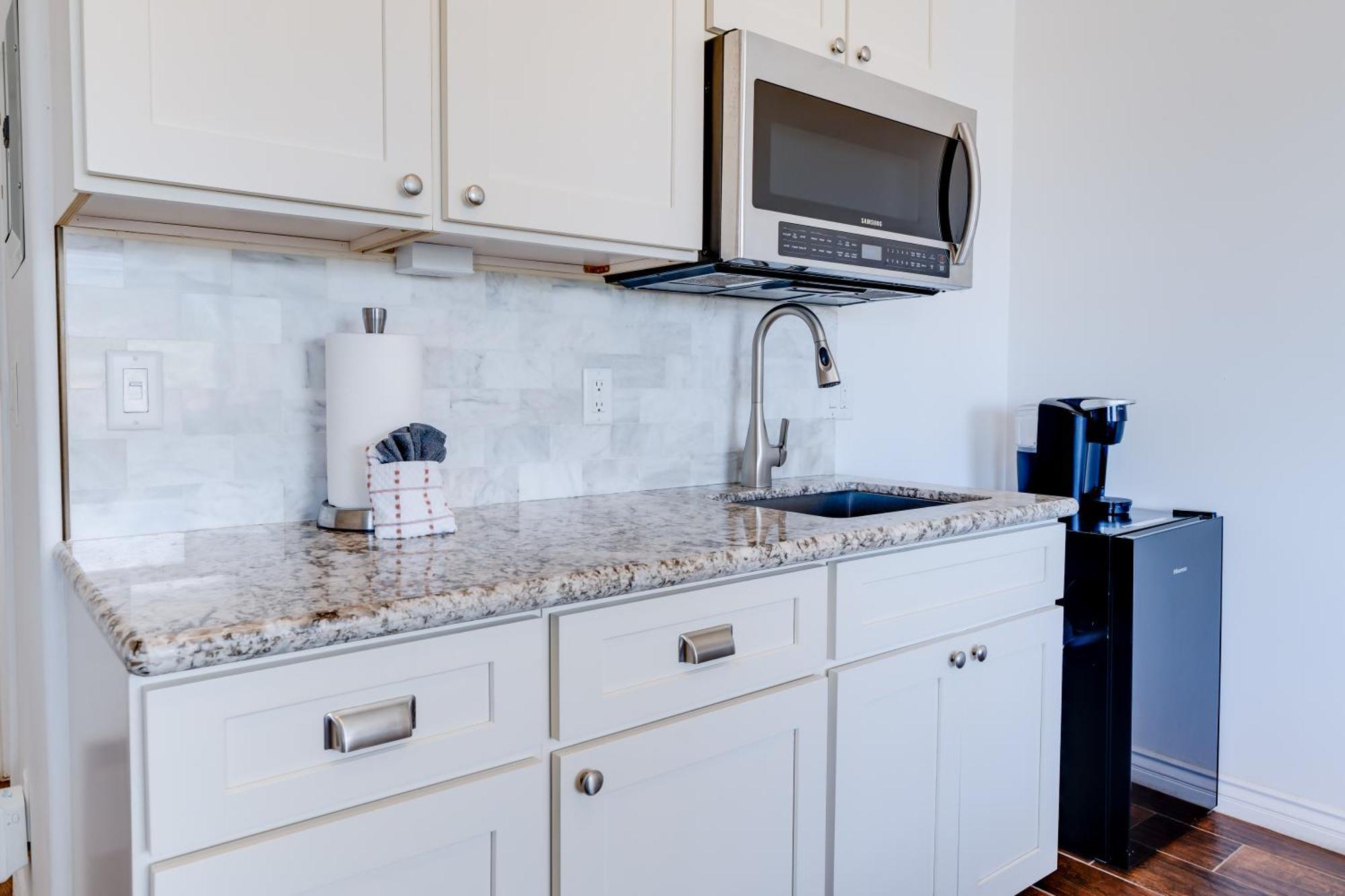 Unit 15 Maui Ohana Modern Apartment Wailuku