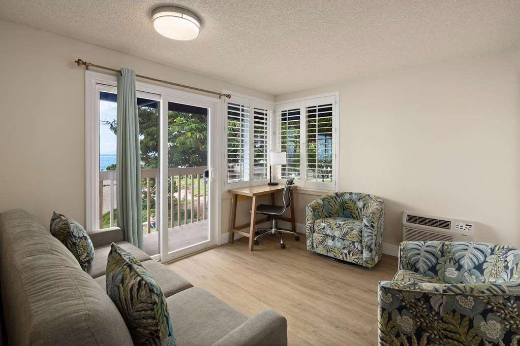 Days By Wyndham Maui Oceanfront Hotel