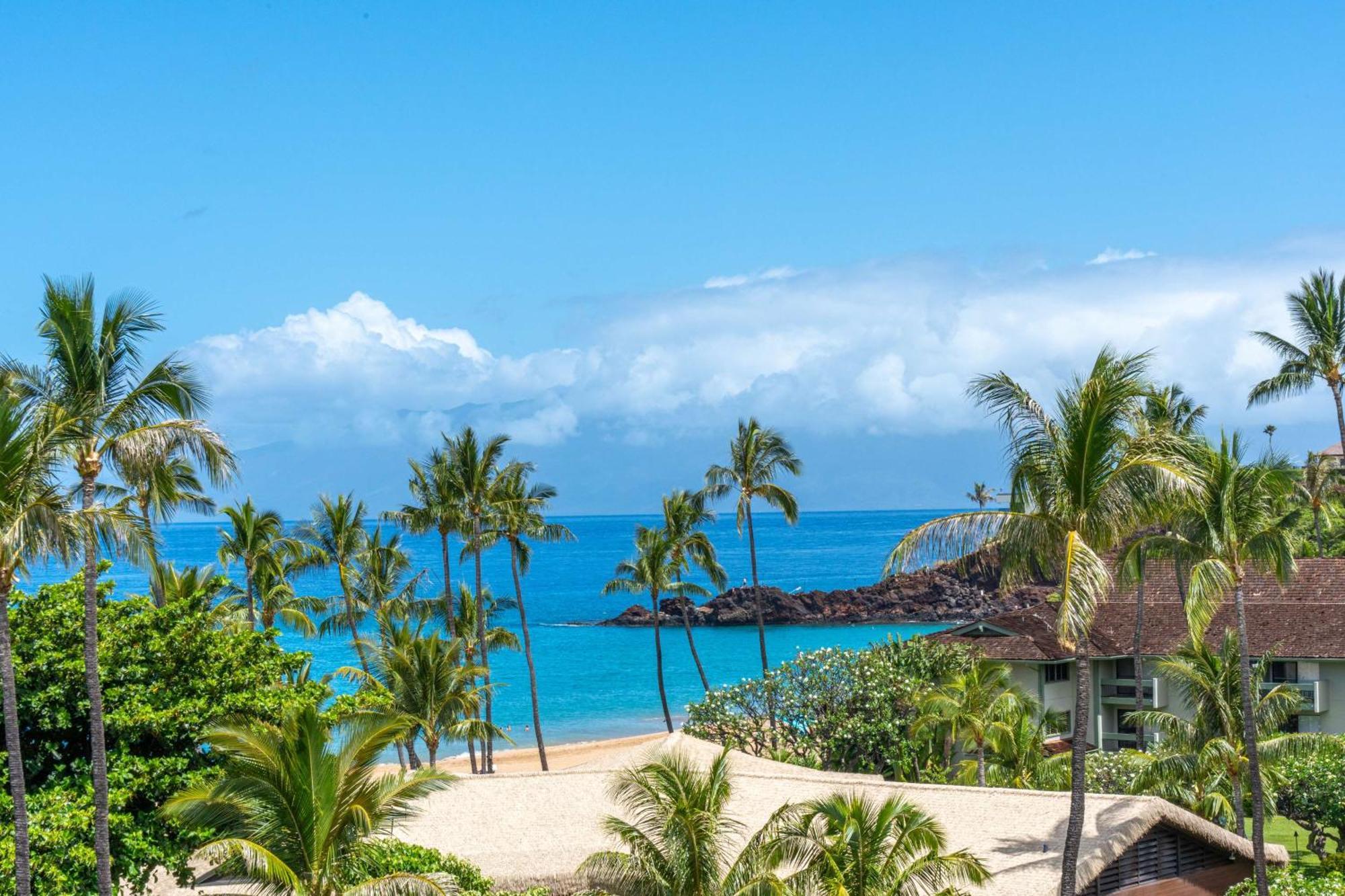 Outrigger Kaʻanapali Resort