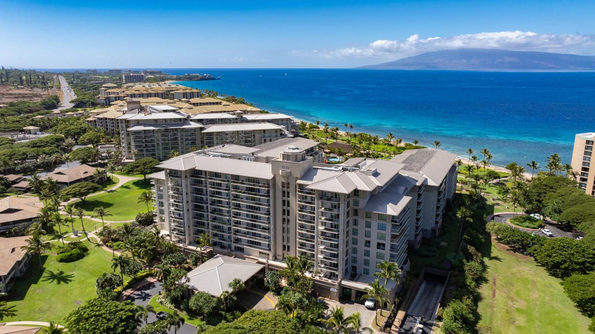 Holiday home Oceanfront Views Above Dukes - Wrap Around Lanai - Outdoor Kitchen Honua Kai H351 *