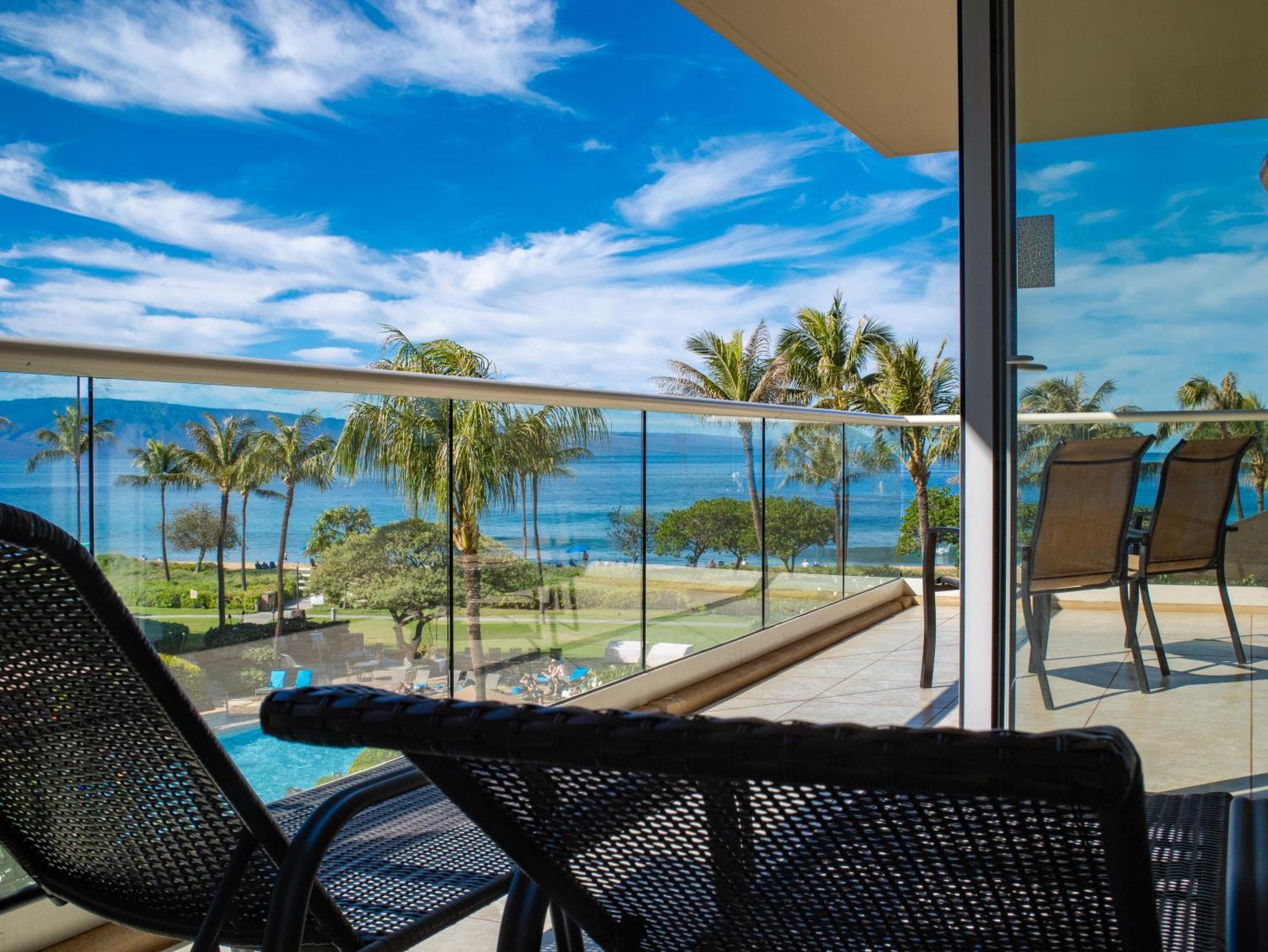 Oceanfront Views Above Dukes - Wrap Around Lanai - Outdoor Kitchen Honua Kai H351 Holiday home *