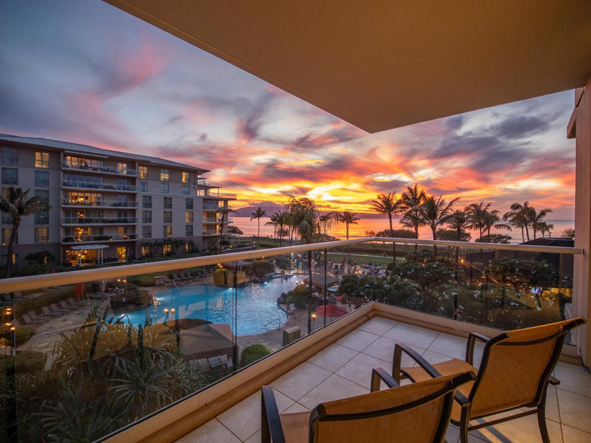 Oceanfront Views Above Dukes - Wrap Around Lanai - Outdoor Kitchen Honua Kai H351 Holiday home *