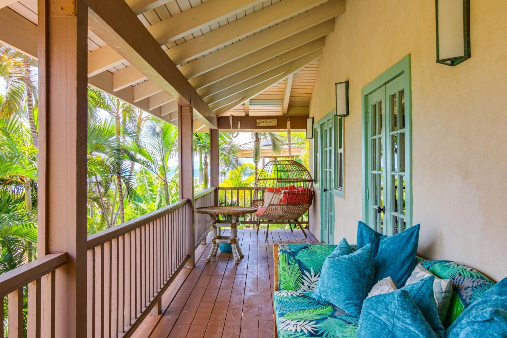 Holiday home Walk To Baby With Private Pool! *