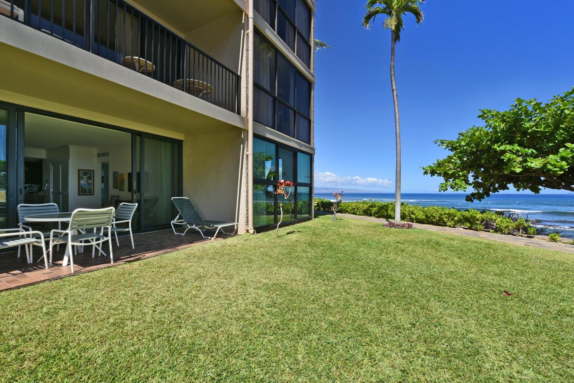 Resort Kaanapali Shores 160 - Sleep Steps Away From The Ocean Kahana