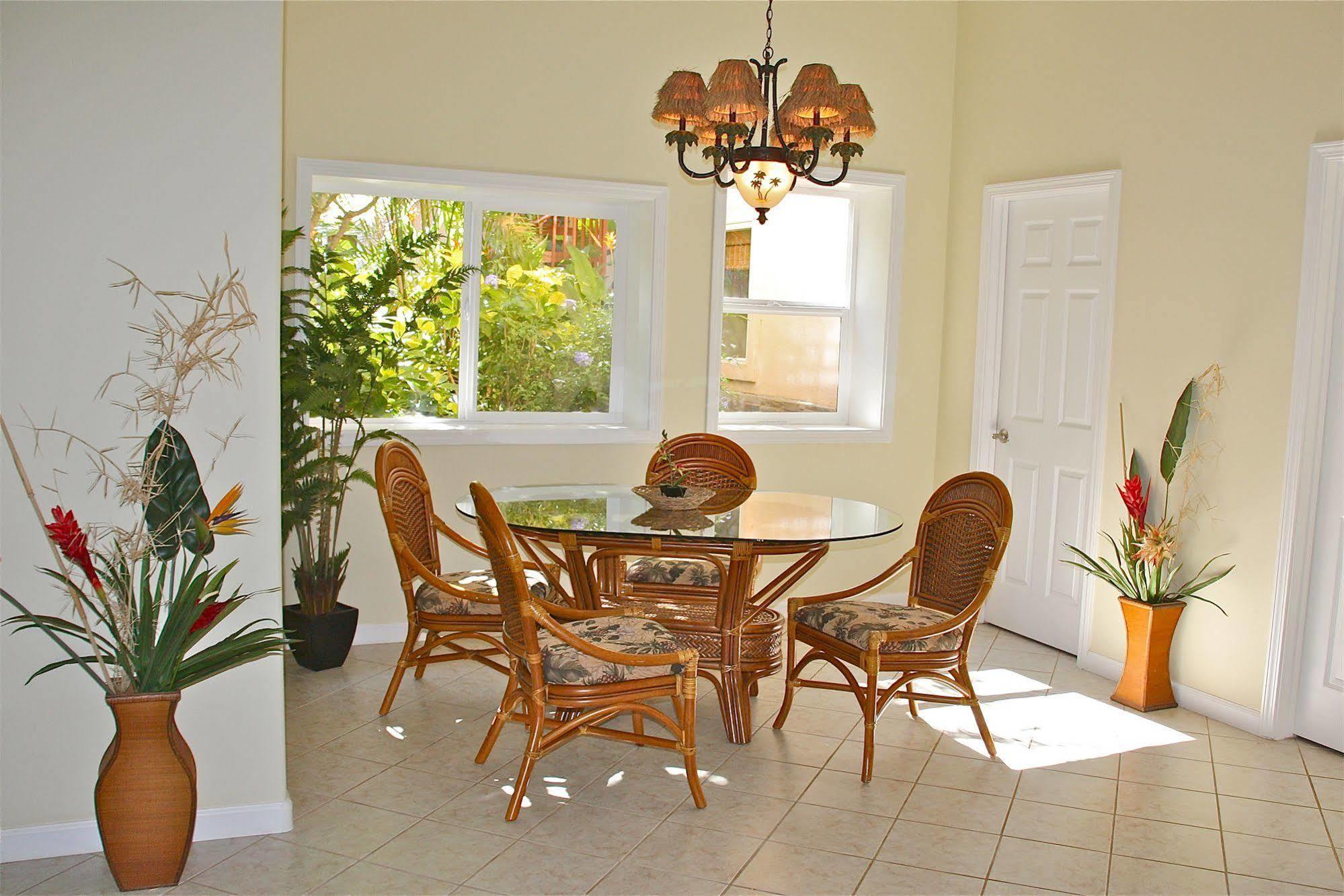 Bed & Breakfast Maui House