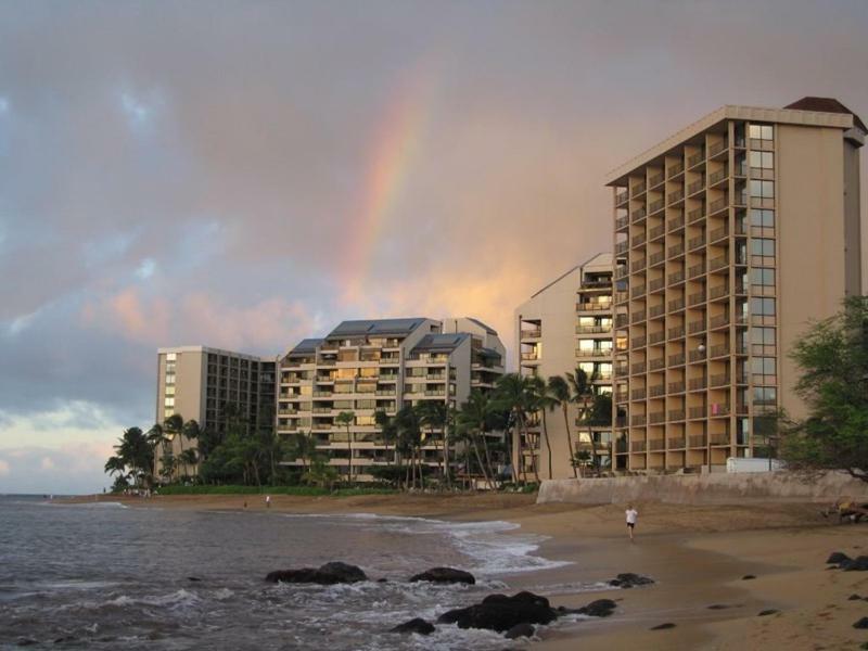 Spacious & Modern Maui Steps To The Beach!
