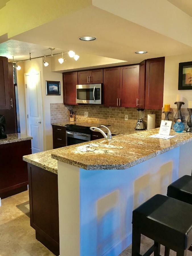 Apartment Spacious & Modern Maui Steps To The Beach!