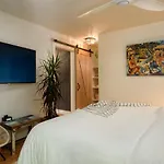 Paia Inn