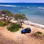 Embark On A Journey Through Maui With Aloha Glamp\'S Jeep And Rooftop Tent Allows You To Discover Diverse Campgrounds, Unveiling The Island\'S Beauty From Unique Perspectives Each Day
