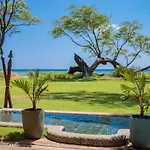 Aloha Aku Hula2 Suite - Experience Beachfront Bliss
