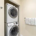 New Luxury, Family 2-2, Walk To Beach, Ocean View Lsv12