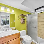 Ground Floor Garden View Unit With Great Amenities