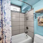 Ground Floor Garden View Unit With Great Amenities