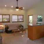 Aloha Aku Inn & Suites