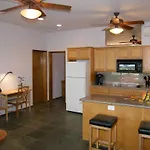 Aloha Aku Inn & Suites