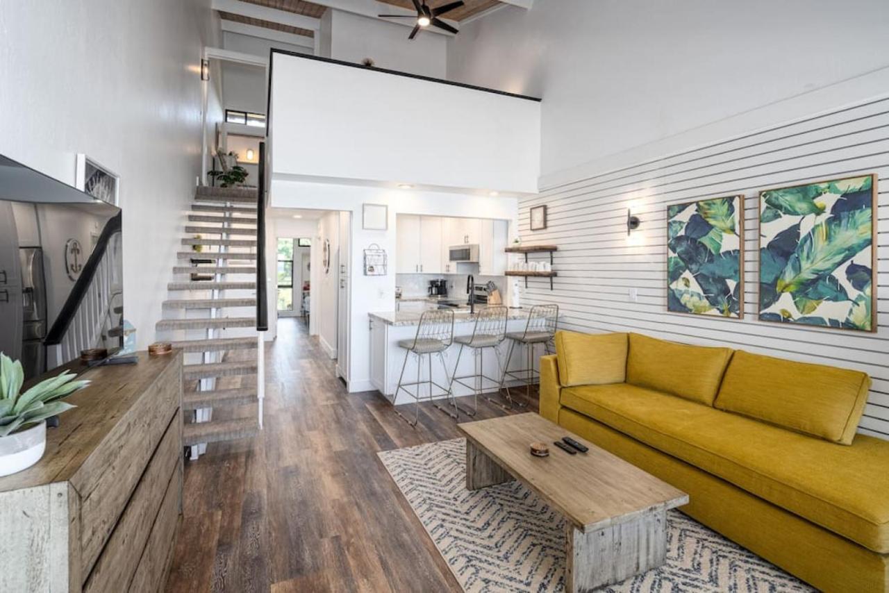Modern-rustic Renovation Direct Oceanfront Penthouse * Kahana