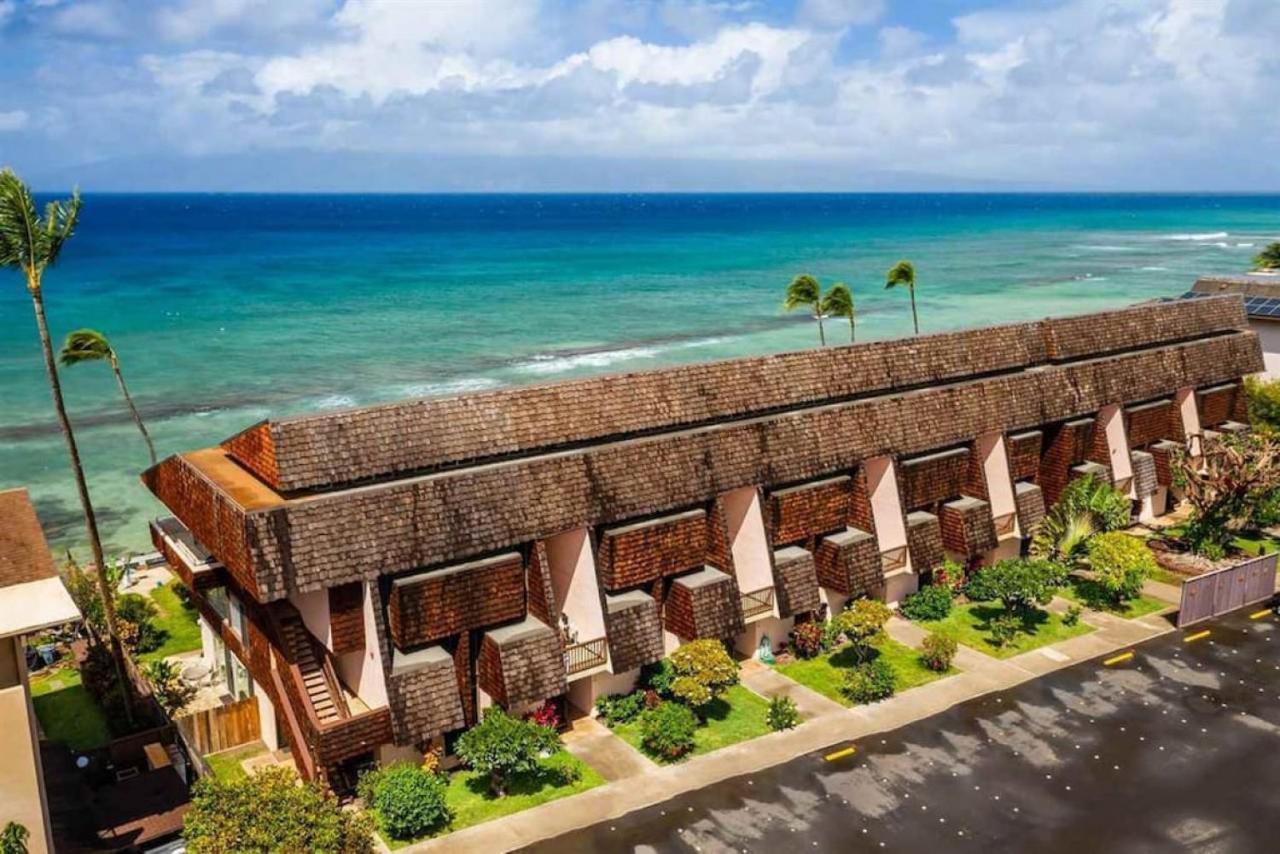 Modern-rustic Renovation Direct Oceanfront Penthouse Holiday home Kahana