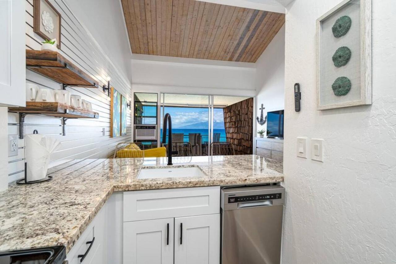 Holiday home Modern-rustic Renovation Direct Oceanfront Penthouse *