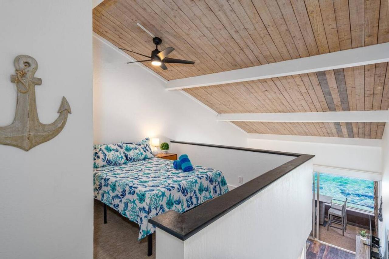 Holiday home Modern-rustic Renovation Direct Oceanfront Penthouse Kahana