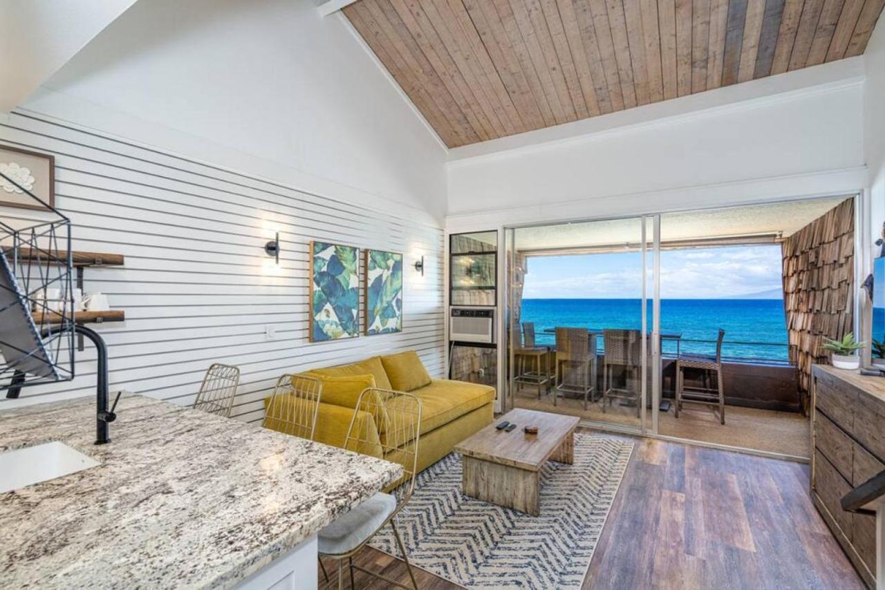 Modern-rustic Renovation Direct Oceanfront Penthouse Holiday home