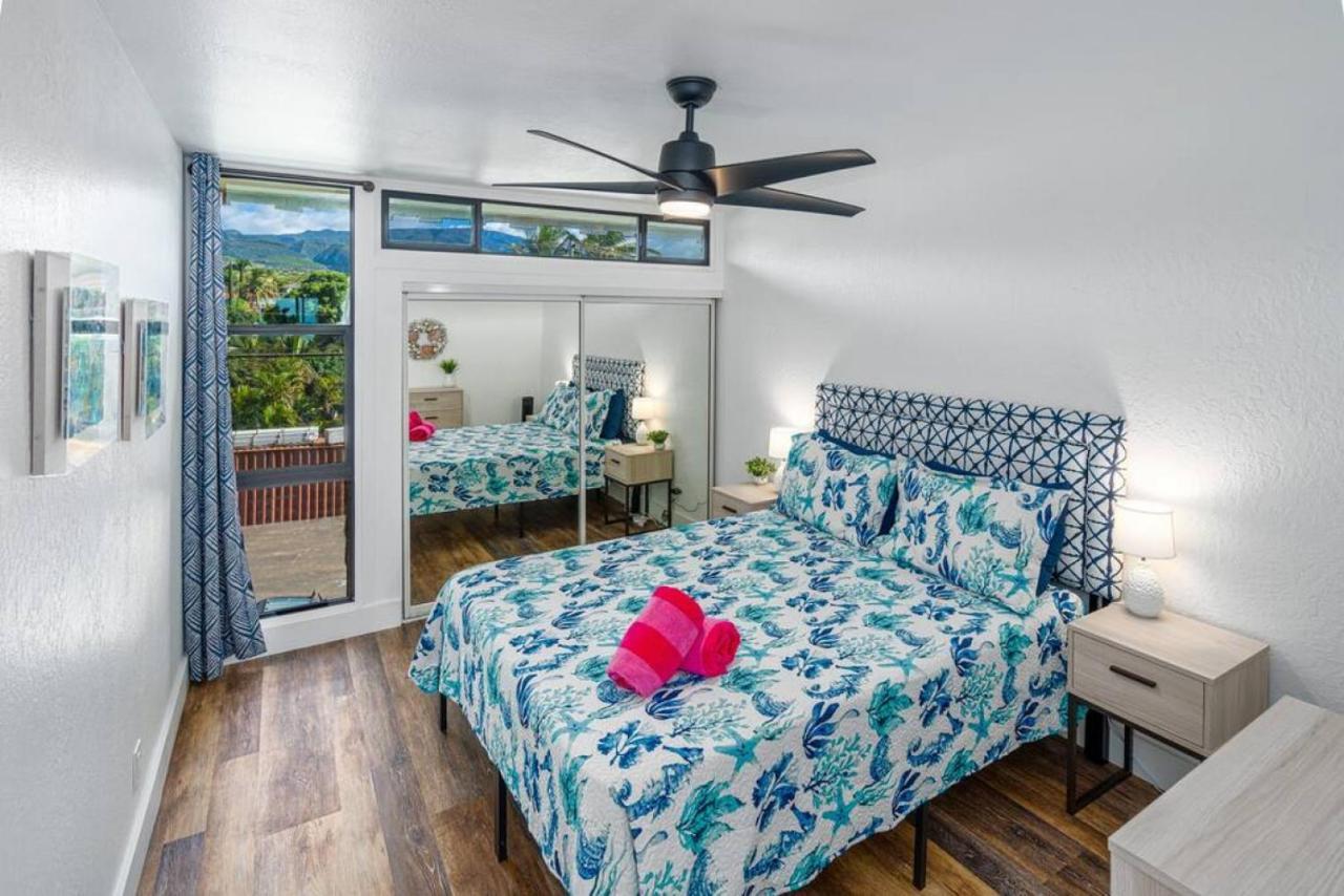 Modern-rustic Renovation Direct Oceanfront Penthouse Holiday home Kahana