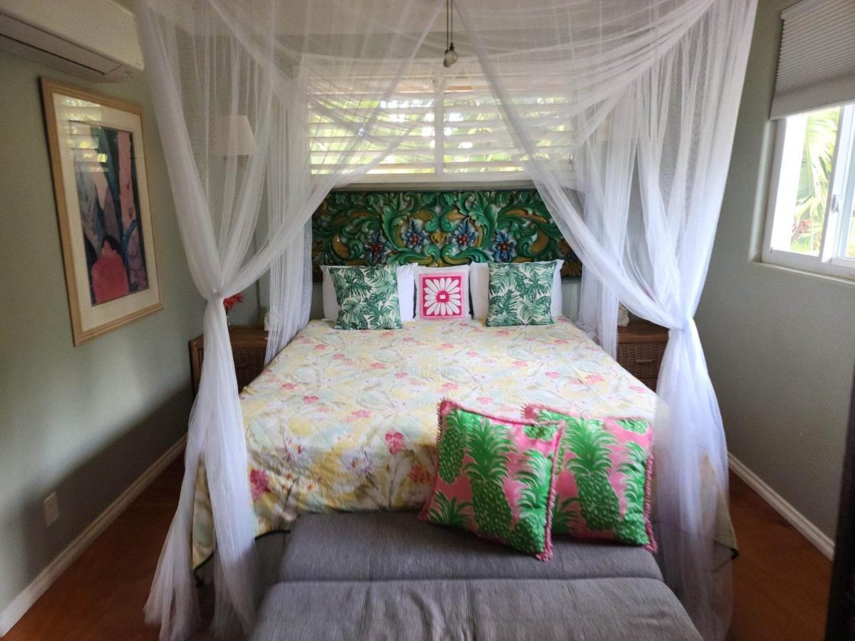 Guest house Old House-walk To Town & Beach! 3*