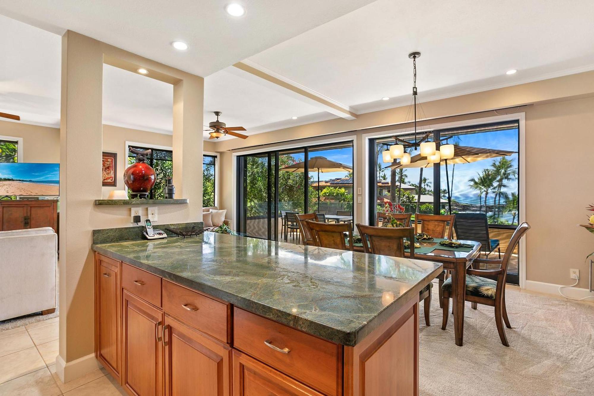 Makena Surf G-201 - End Unit, Panoramic Views, Ac! Wailea (Maui)
