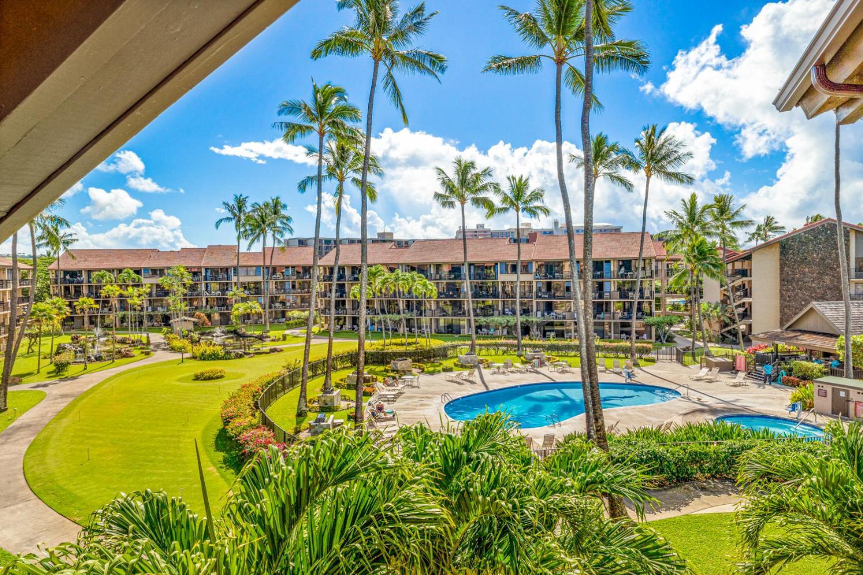 The Noniluna Two - Sleeps 9 Pack N Play Apartment Lahaina