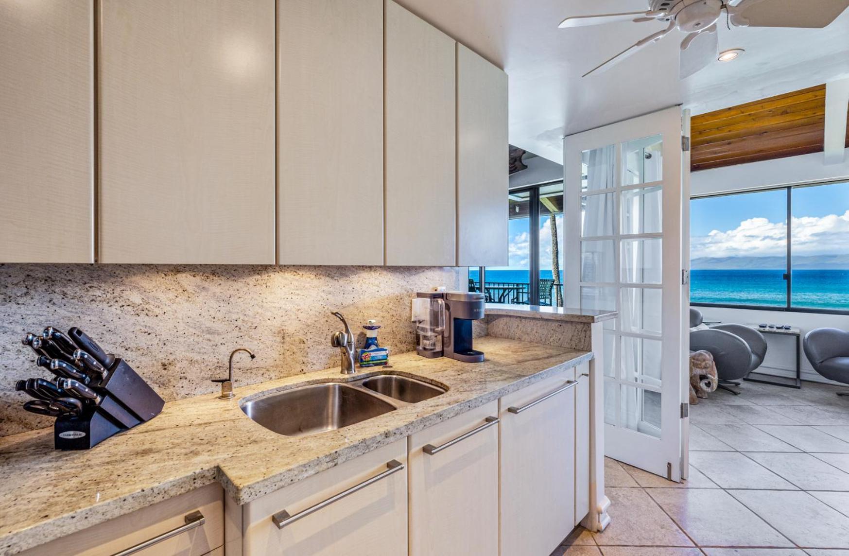 The Noniluna Two - Sleeps 9 Pack N Play * Lahaina