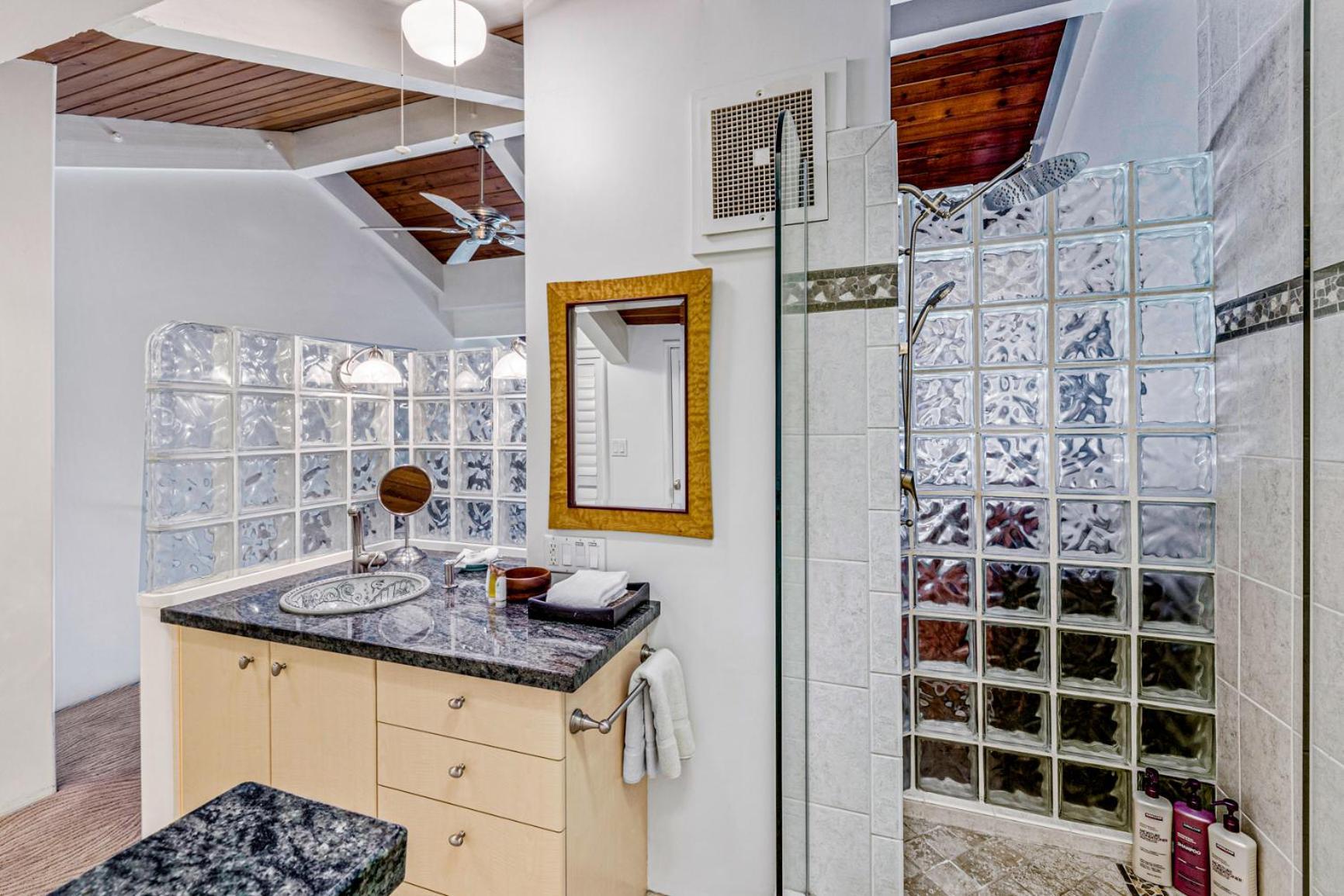 Apartment The Noniluna Two - Sleeps 9 Pack N Play Lahaina