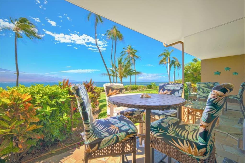 Apartment Maui Oceanfront Haven: Beachside Retreat With Turtle & Whale Watching *