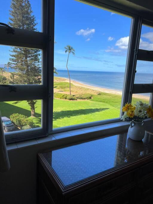 Beautiful Oceanfront, Ac In Each Room, Sleeps 6 Apartment