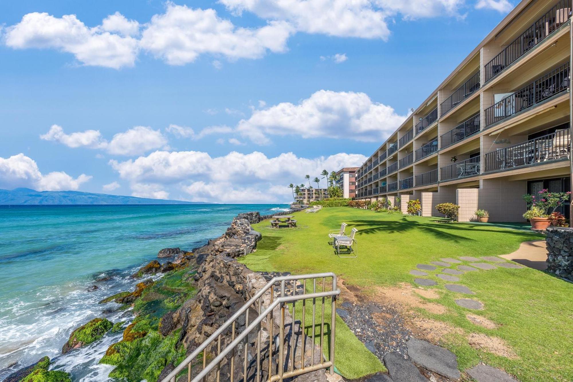.kaleialoha 208 * Lahaina