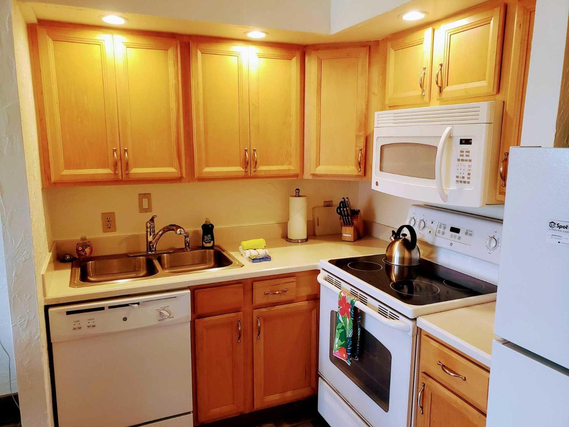 Papakea E204 Apartment