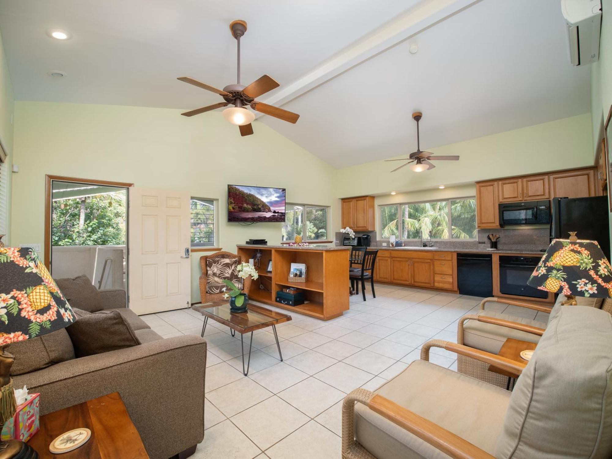 Aloha Aku Ohana - Spacious Garden View Oasis Apartment *