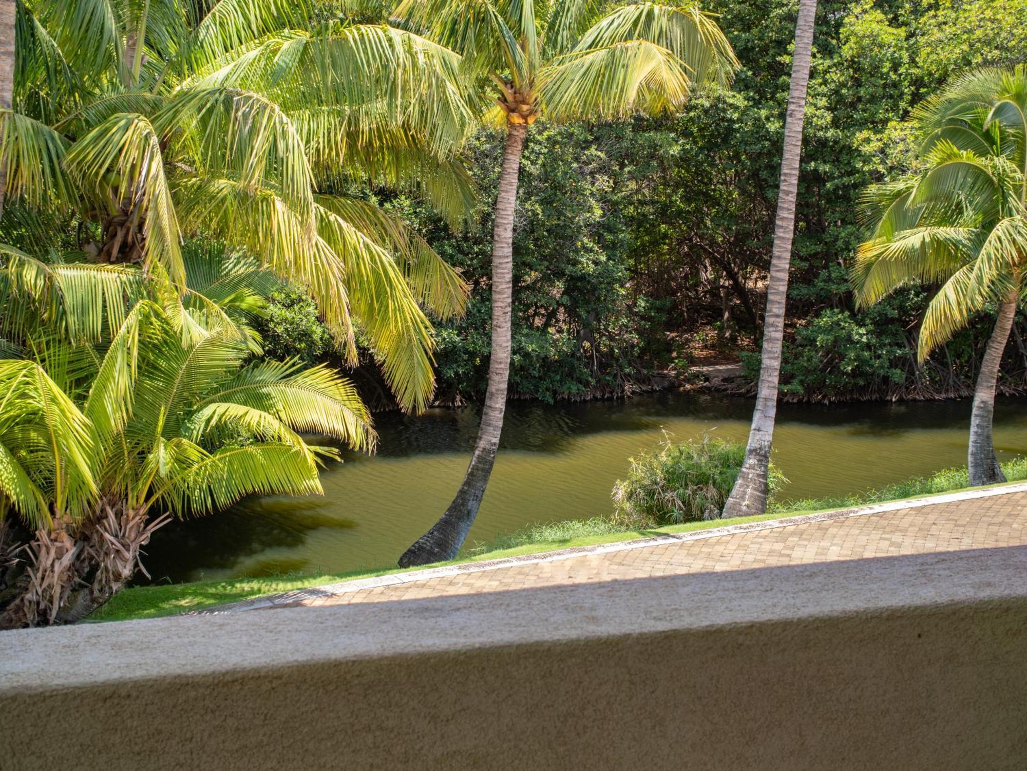 Aloha Aku Ohana - Spacious Garden View Oasis