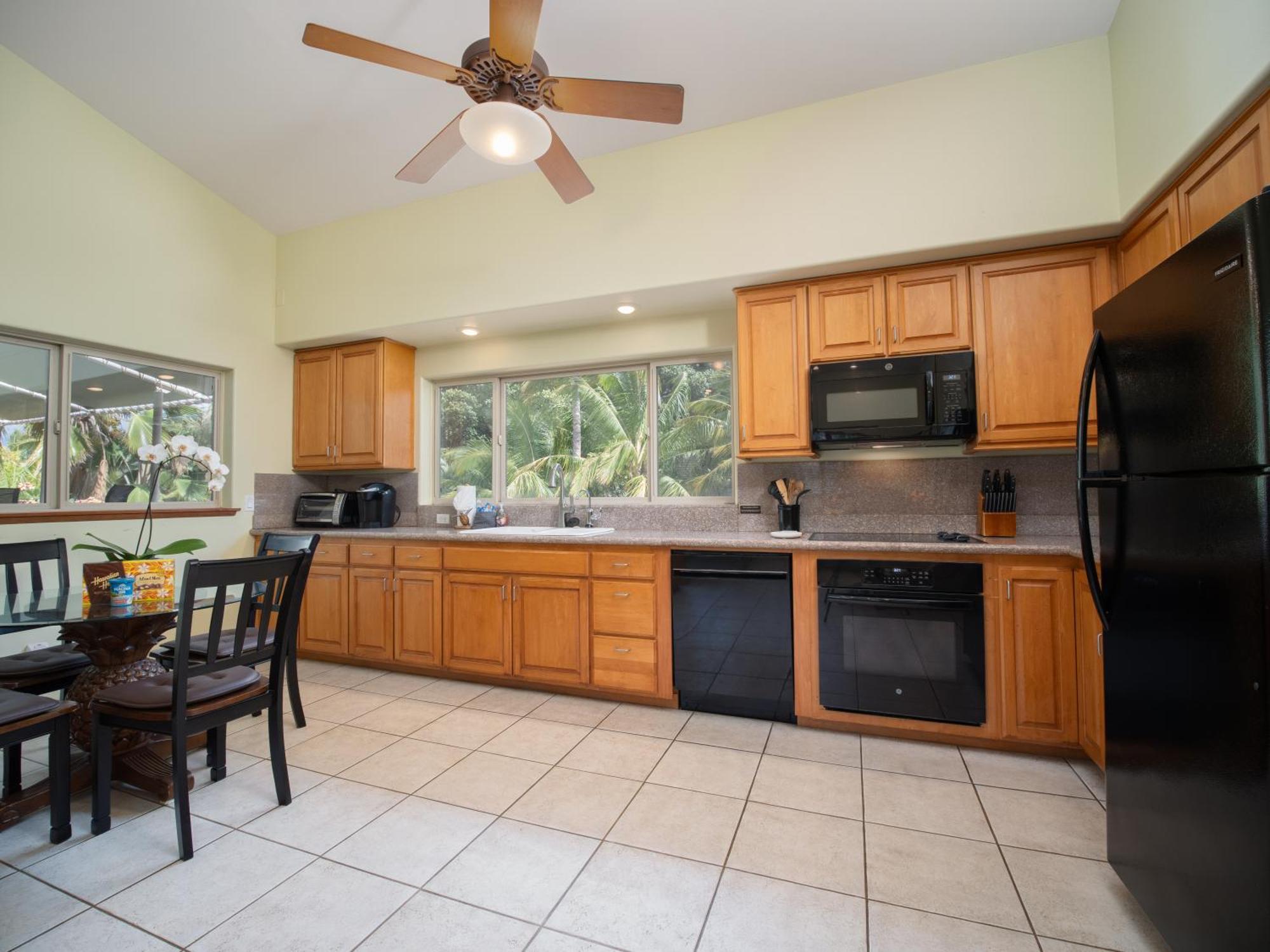 Aloha Aku Ohana - Spacious Garden View Oasis *