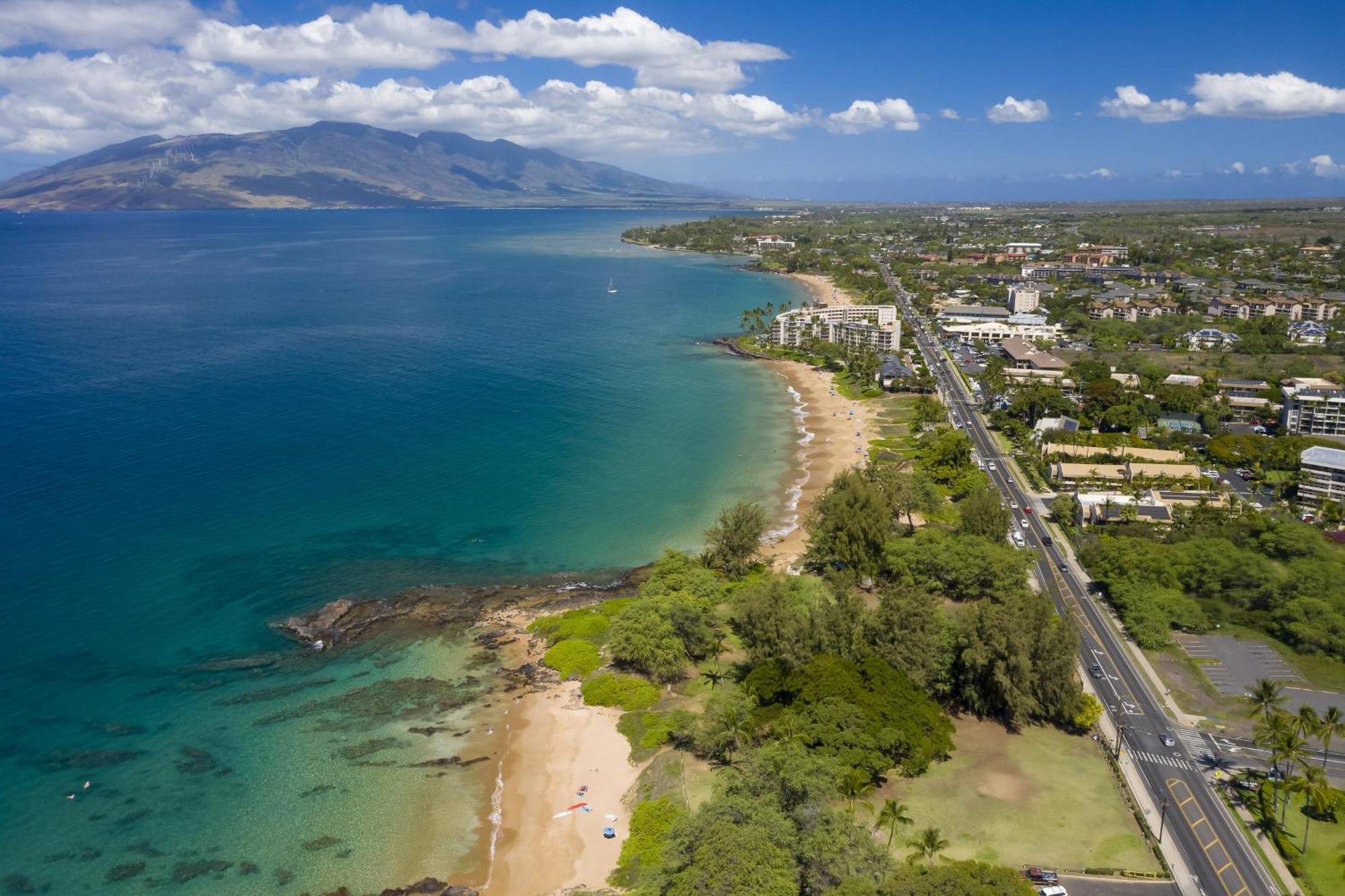 Steps To Shore Kihei Beachgoers With Pool! Apartment
