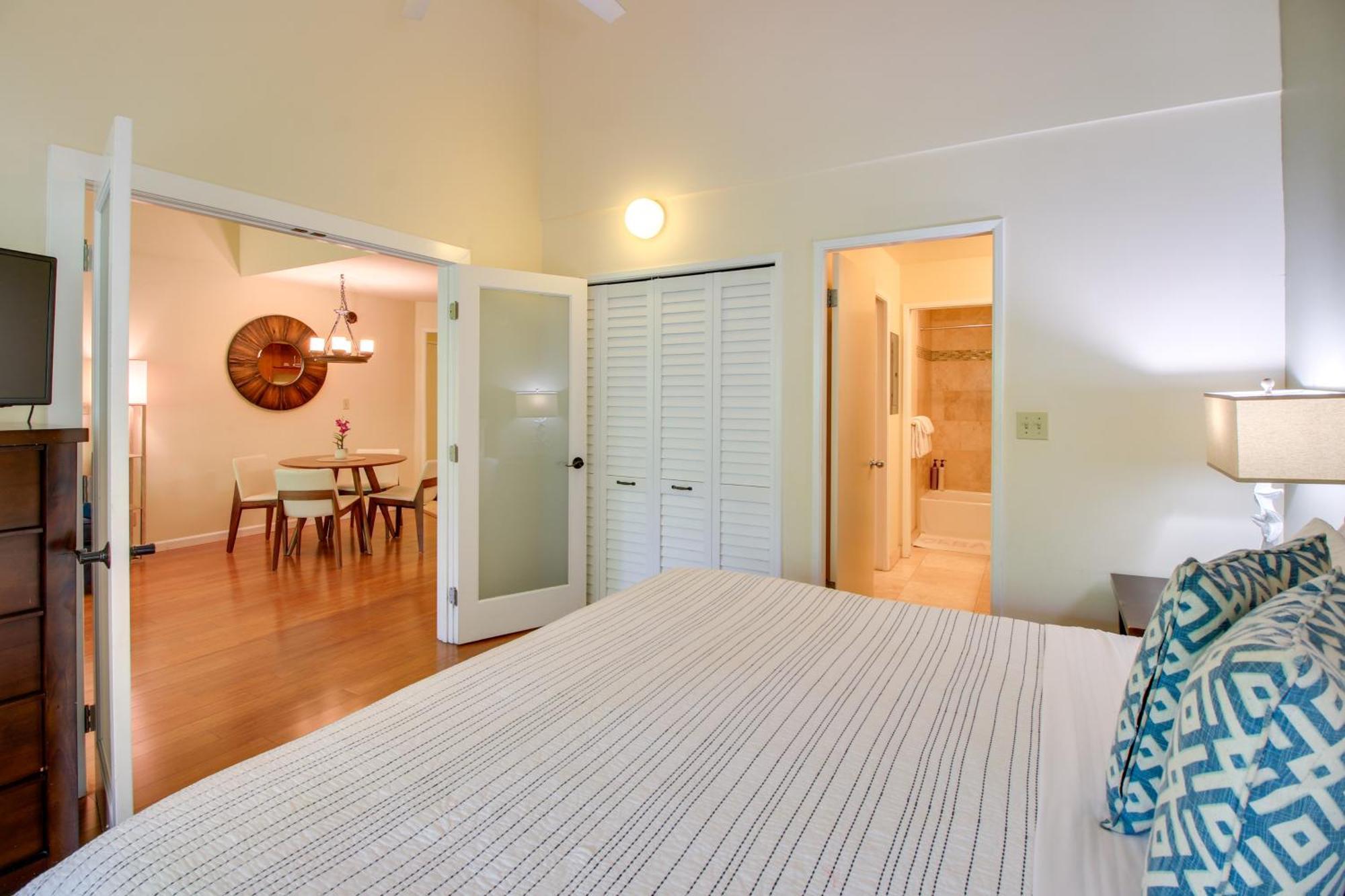 Steps To Shore Kihei Beachgoers With Pool! Apartment *