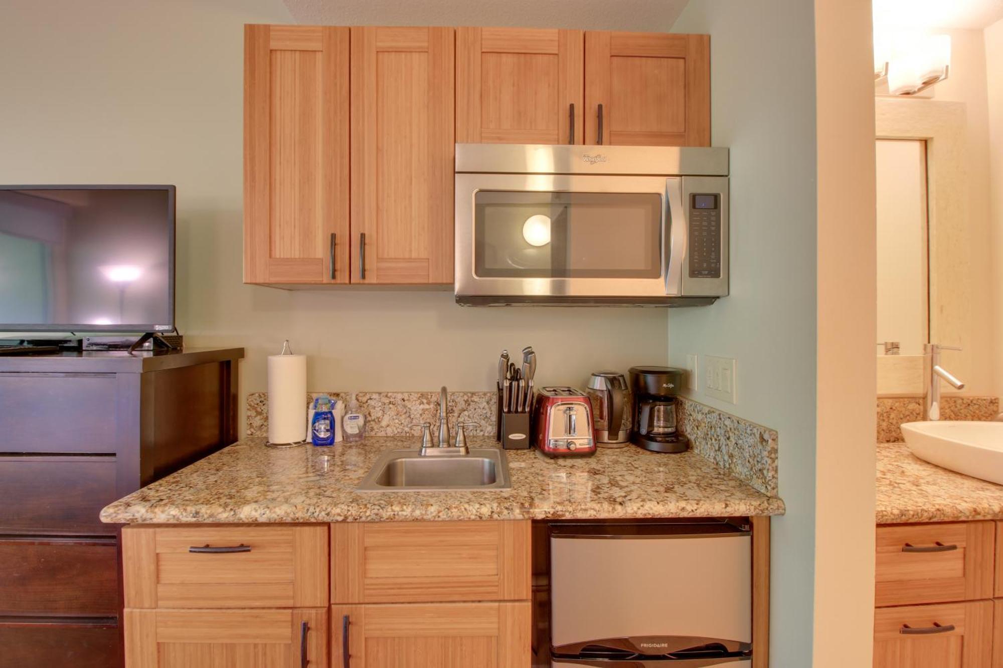 Apartment Kihei Retreat With Pool Access, Walk To Shore! *