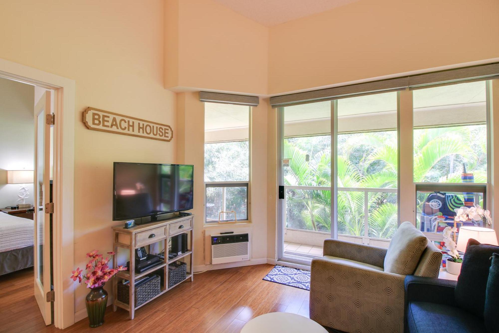 Apartment Steps To Shore Kihei Beachgoers With Pool!