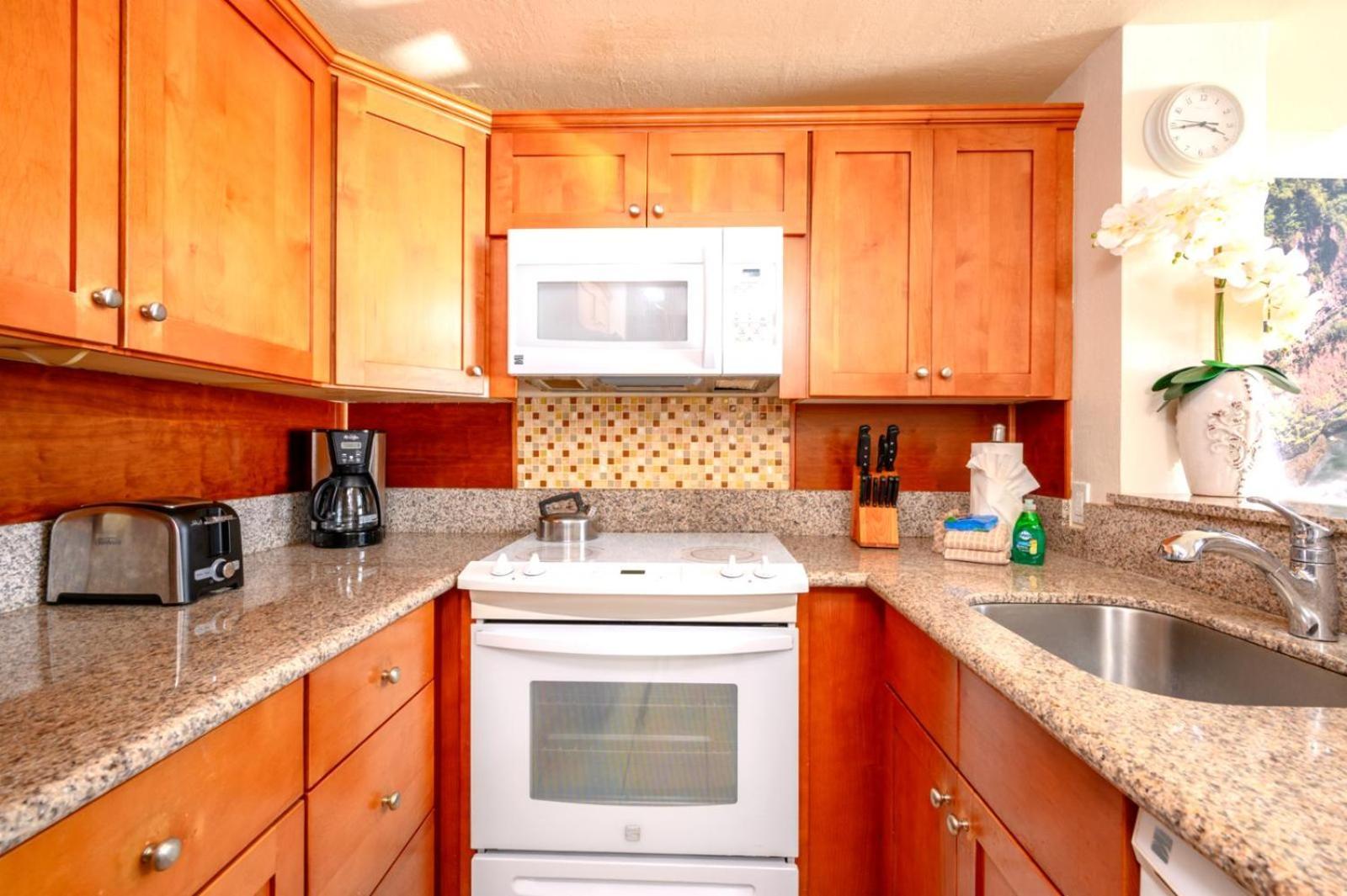 Kbm Free Car Napili Point Nap-c18 Ocean Front Spacious Apartment *