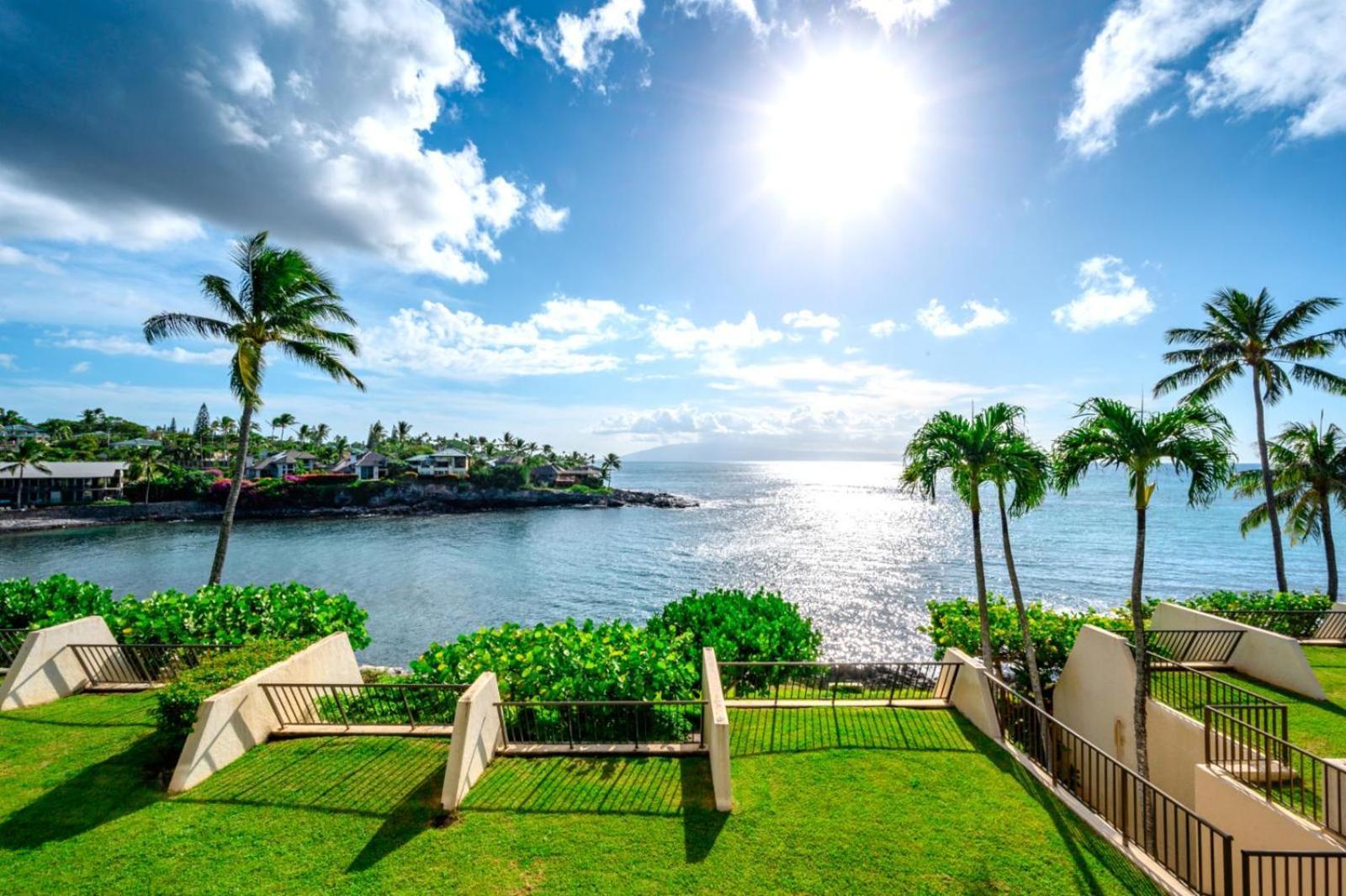 Kbm Free Car Napili Point Nap-c18 Ocean Front Spacious Apartment